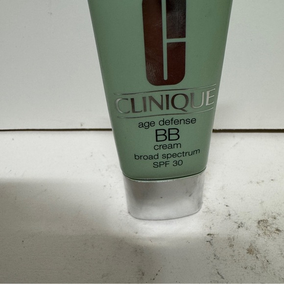 Clinique Age Defense BB Cream SPF 30 1.4 OZ - Picture 2 of 3